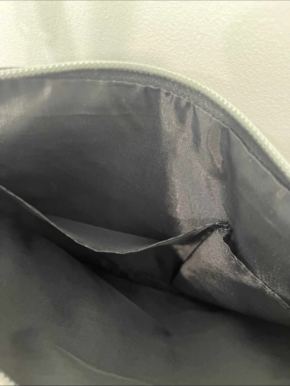 Daniel Hechter Black Leather Crossbody Bag - Picture 2 of 3
